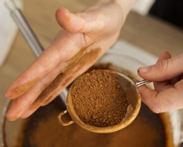 Coffee powder for skin whitening